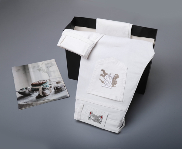 ブランドジーンズ正面デザイン